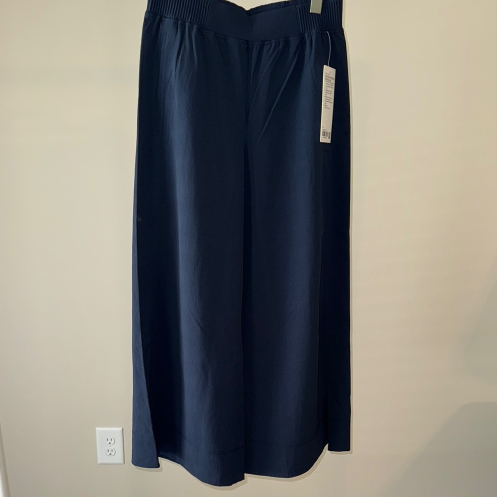 Lululemon size Medium Navy Wide-Leg High-Rise Crop Pants